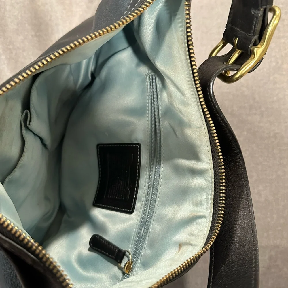 Authentic coach❗️ leather purse 👜 with brass hardware and coach keychain - Picture 4 of 7